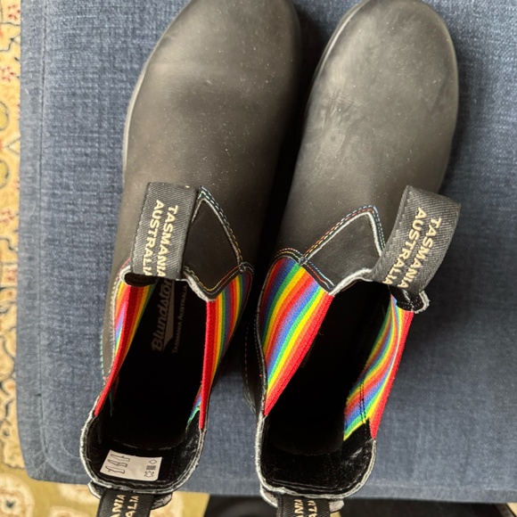 Blundstone 2105 Chelsea Boot --Worn once - Picture 3 of 4